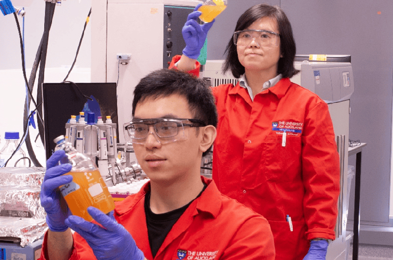 Shan Yi (right) and Kai Xin Chia