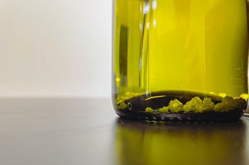 Calcium tritrate crystals